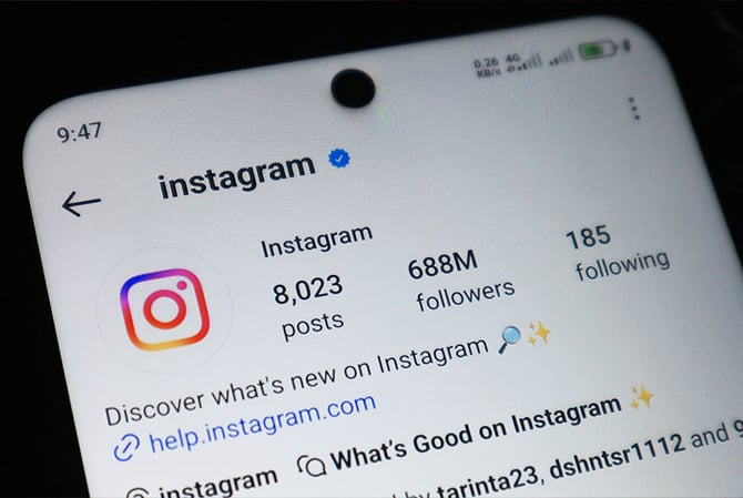 Mercado Pago: tela de celular mostrando o perfil oficial do Instagram na própria rede social Instagram, com intuito de destacar o link na bio, demonstrando a importância da ferramenta para as suas vendas.