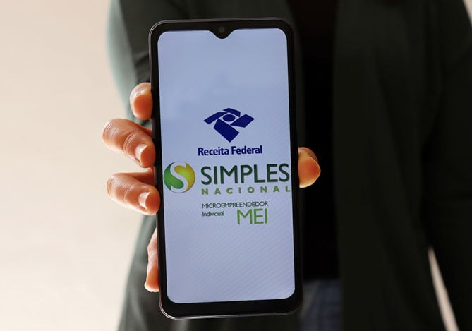 Mercado Pago: celular aberto no aplicativo do Simples Nacional para realizar o pagamento recorrente do DAS MEI